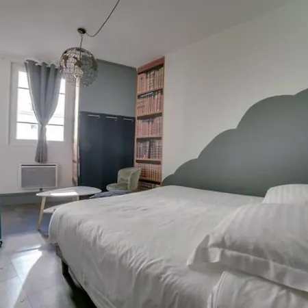 La Tete Dans Les Nuages Apartment