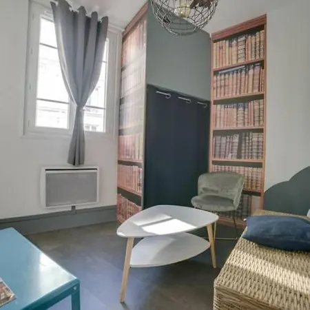 La Tete Dans Les Nuages